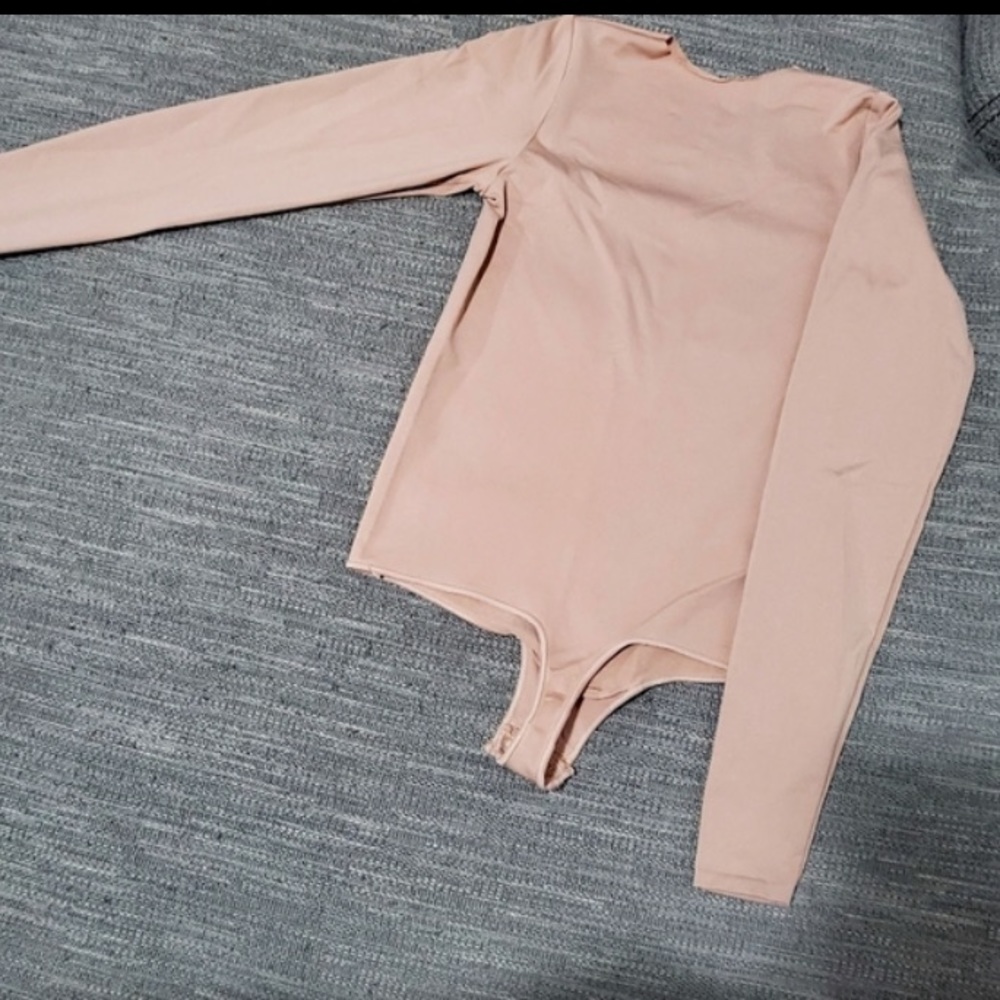 Skims ESSENTIAL CREW NECK LONG SLEEVE BODYSUIT